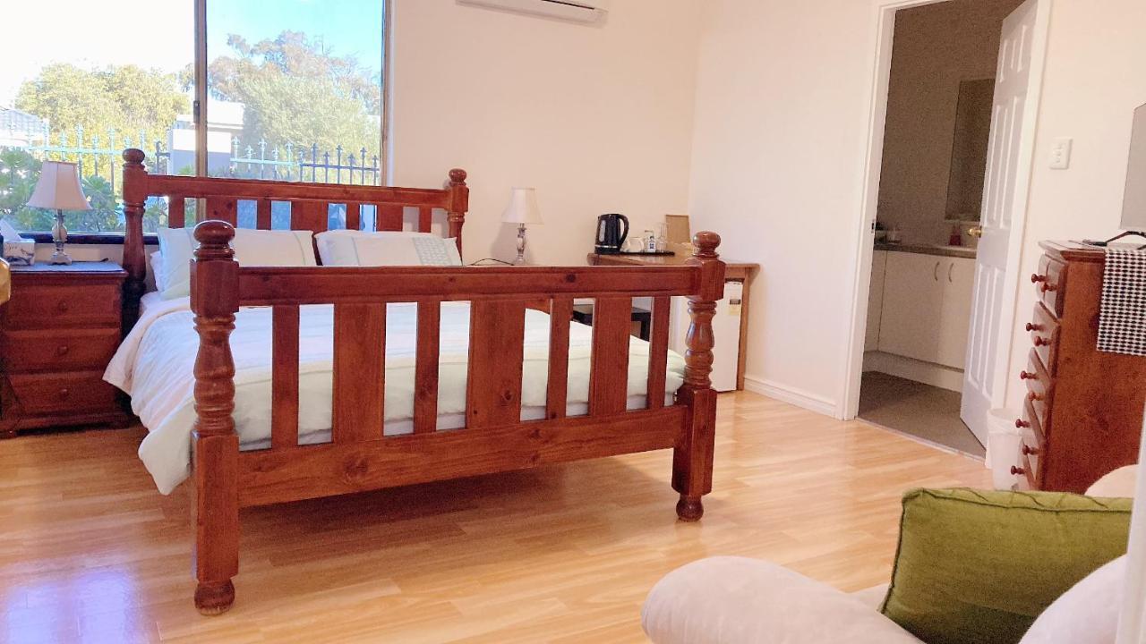 The Royal Dolphin Bed & Breakfast Safety Bay Rockingham Buitenkant foto