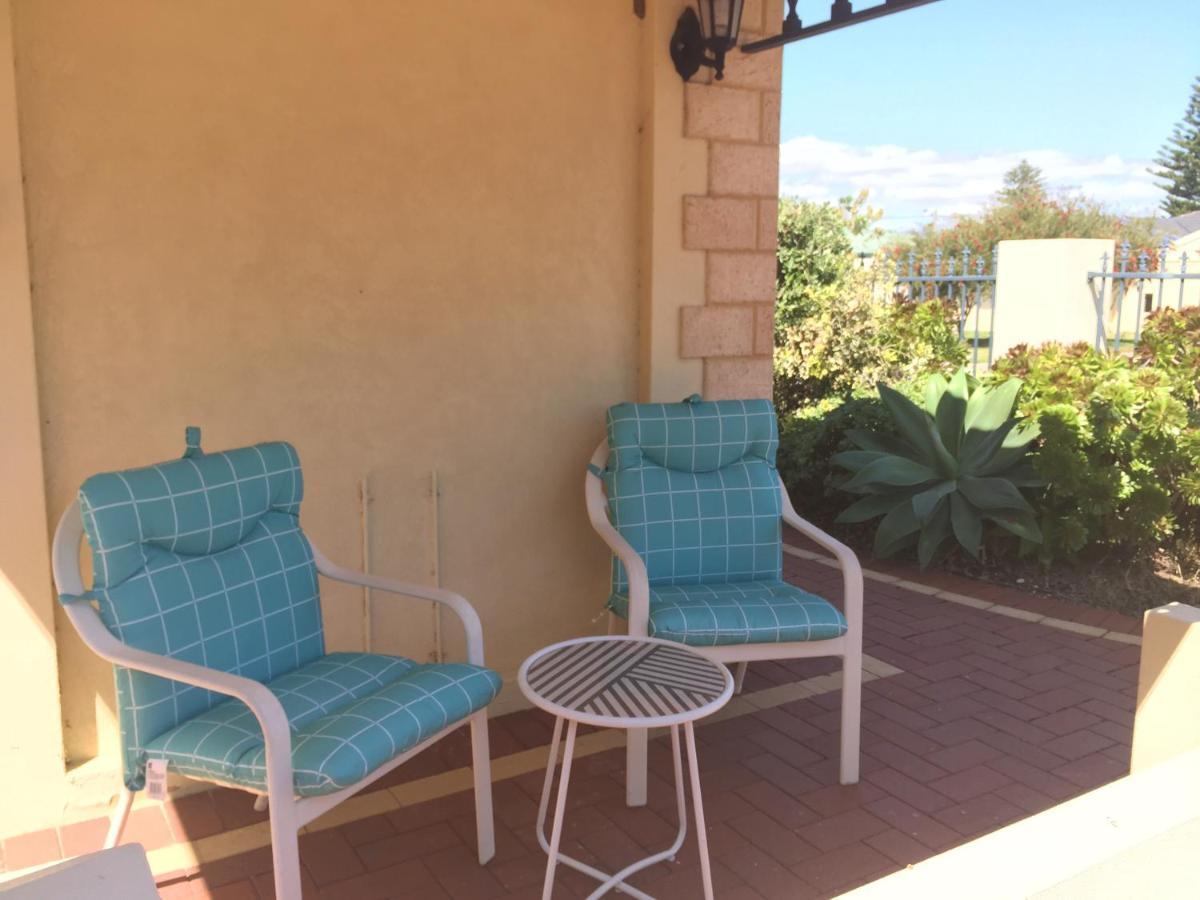 The Royal Dolphin Bed & Breakfast Safety Bay Rockingham Buitenkant foto
